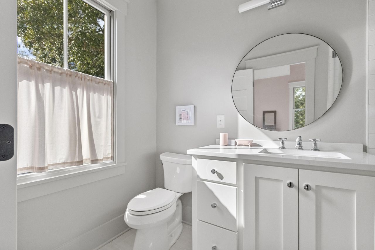 680 Atlantic Street Photo 33