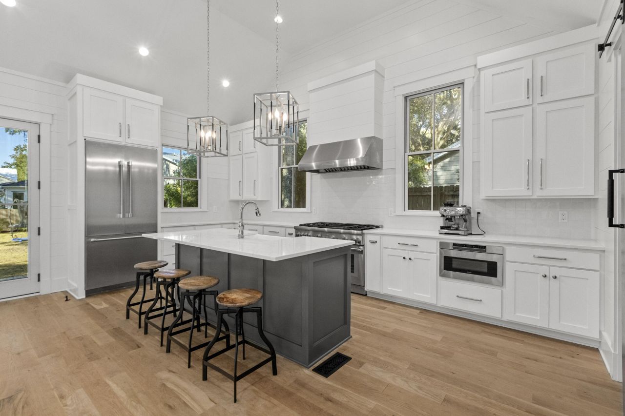 680 Atlantic Street Photo 8