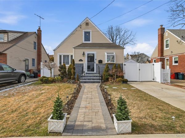 215 Monroe Street , Franklin Square, NY 11010