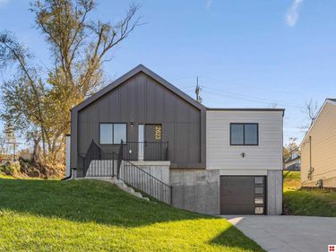 2623 Z Street, Omaha, NE 68107