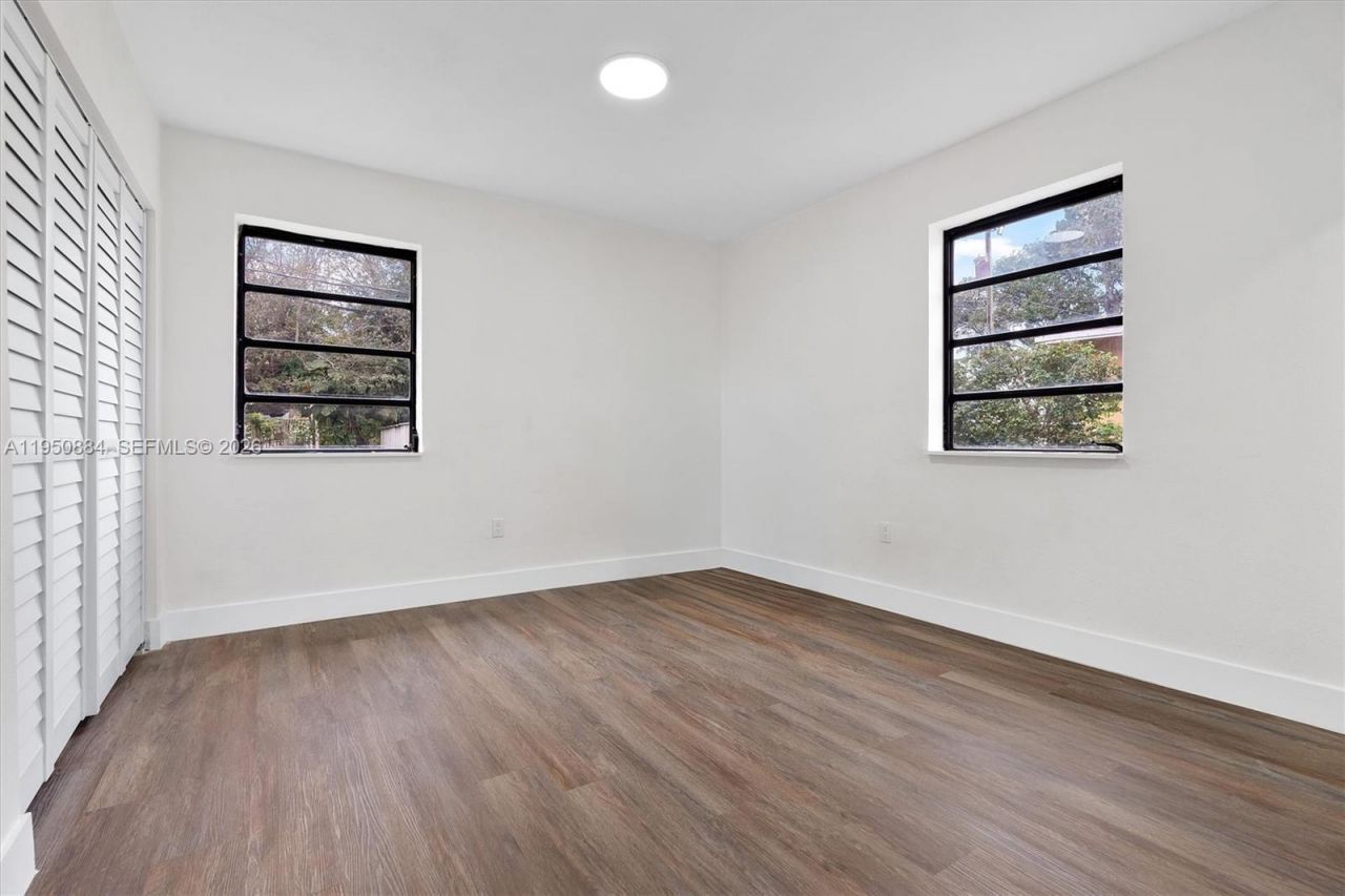 1950 NW 57th St, Miami, FL 33142 Photo