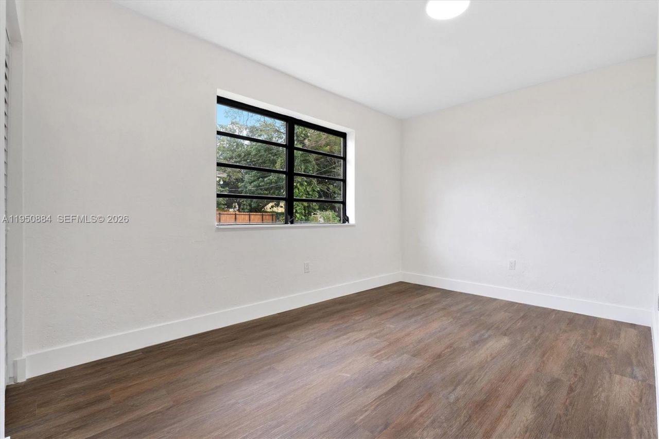 1950 NW 57th St, Miami, FL 33142 Photo