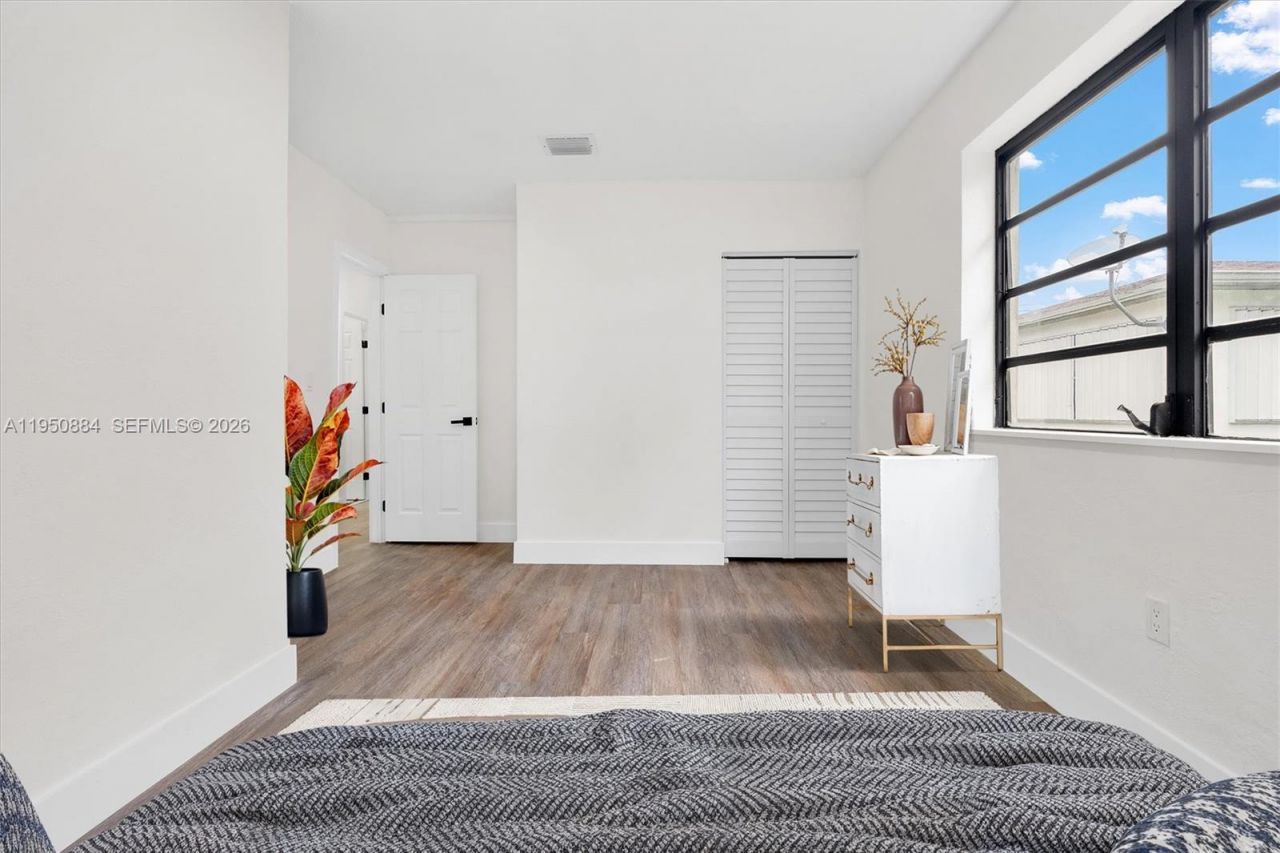 1950 NW 57th St, Miami, FL 33142 Photo