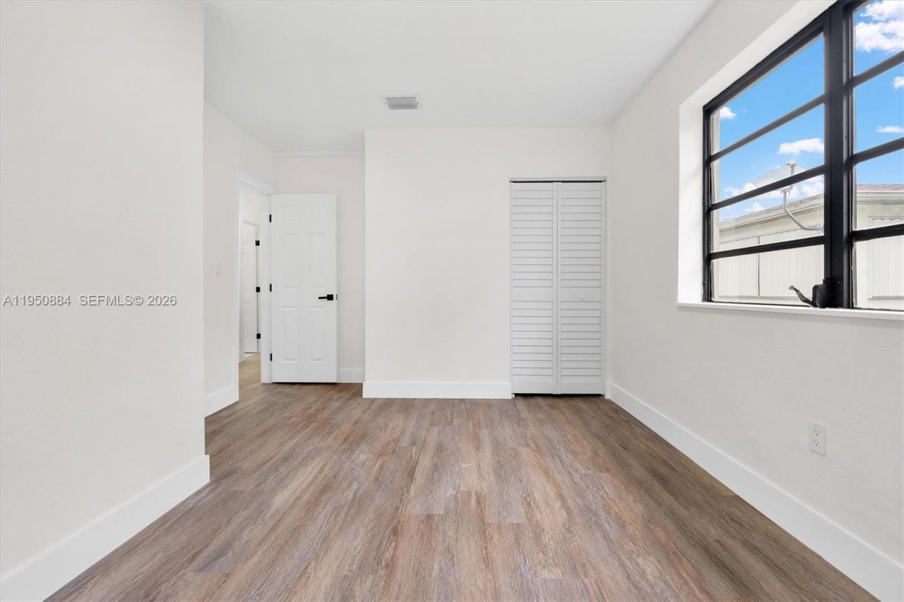 1950 NW 57th St, Miami, FL 33142 Photo