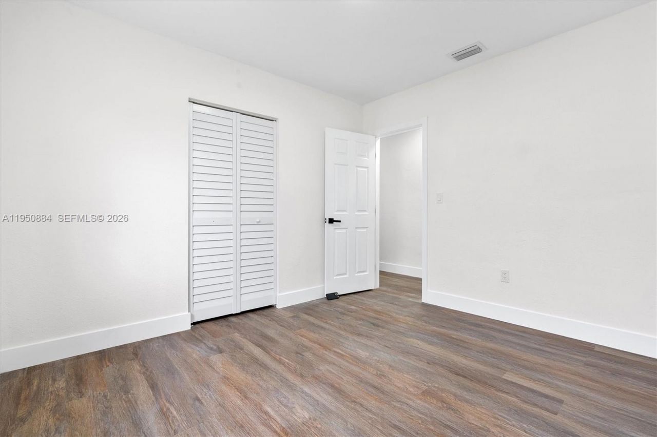 1950 NW 57th St, Miami, FL 33142 Photo