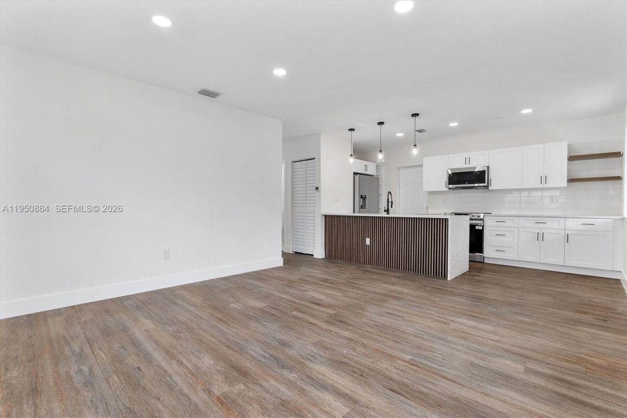 1950 NW 57th St, Miami, FL 33142 Photo