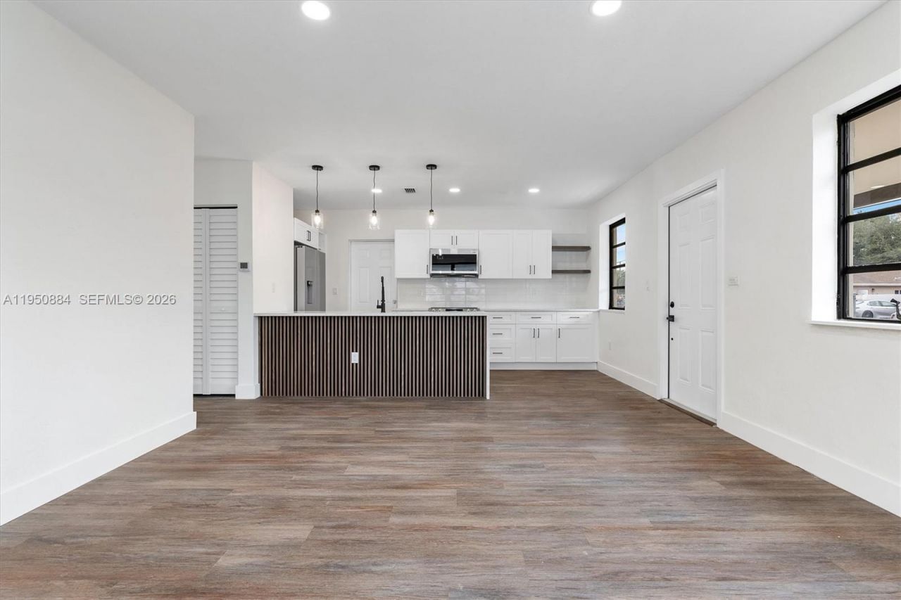 1950 NW 57th St, Miami, FL 33142 Photo