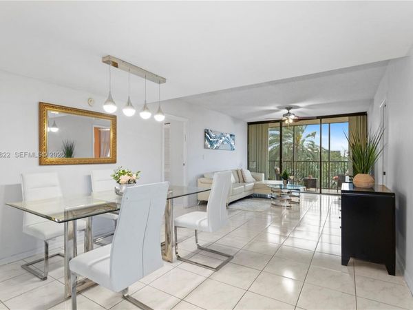 20379 W Country Club Dr, Unit 532, Aventura, FL 33180