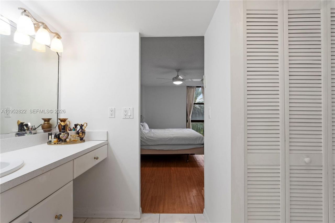 20379 W Country Club Dr, Unit 532, Aventura, FL 33180 Photo