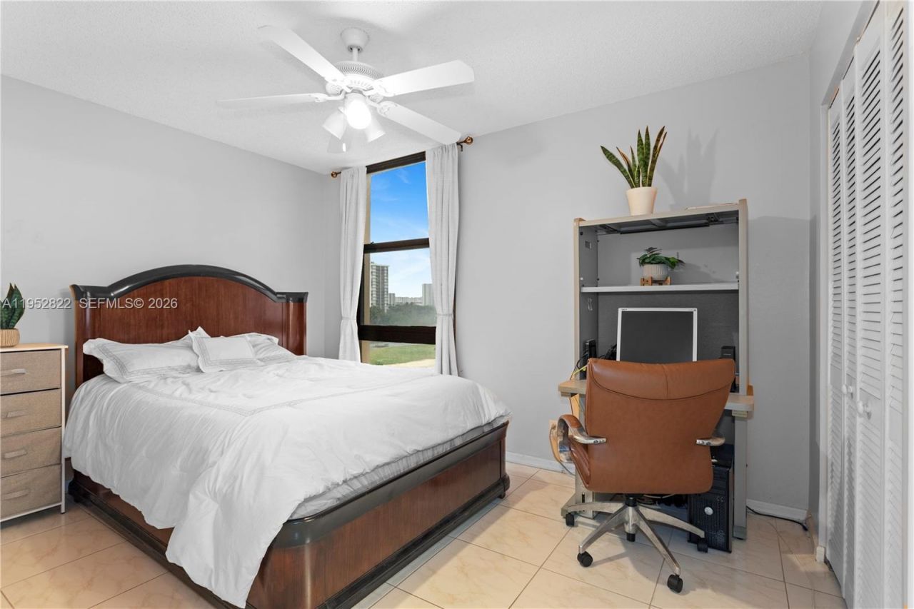 20379 W Country Club Dr, Unit 532, Aventura, FL 33180 Photo