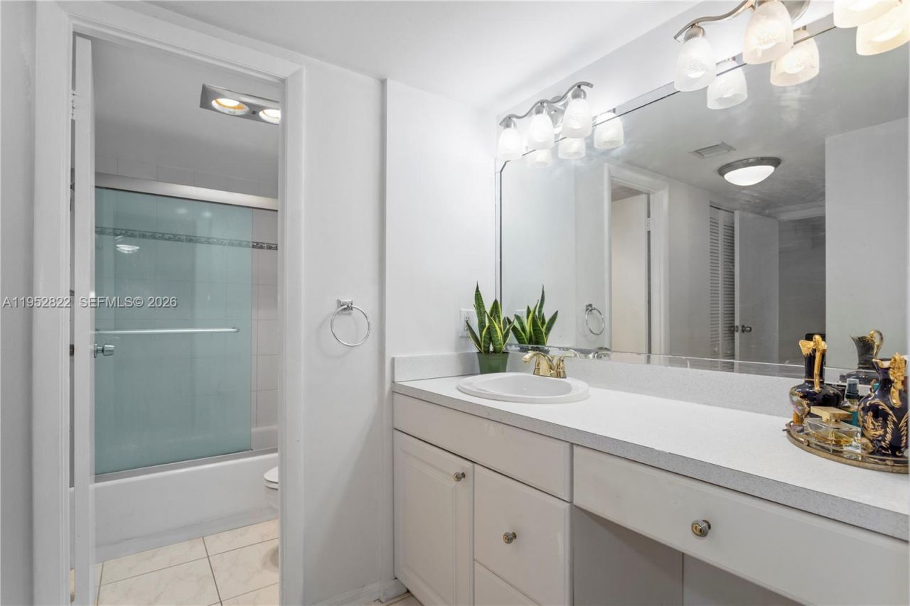 20379 W Country Club Dr, Unit 532, Aventura, FL 33180 Photo
