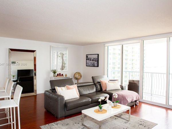 1200 Brickell Bay Dr, Unit 1901, Miami, FL 33131