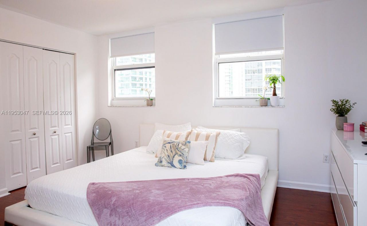 1200 Brickell Bay Dr, Unit 1901, Miami, FL 33131 Photo