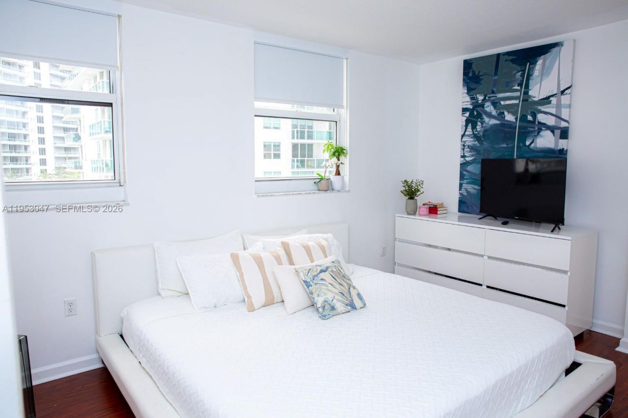 1200 Brickell Bay Dr, Unit 1901, Miami, FL 33131 Photo