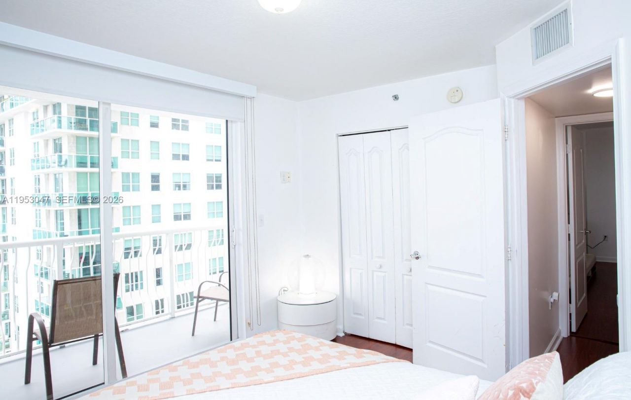 1200 Brickell Bay Dr, Unit 1901, Miami, FL 33131 Photo