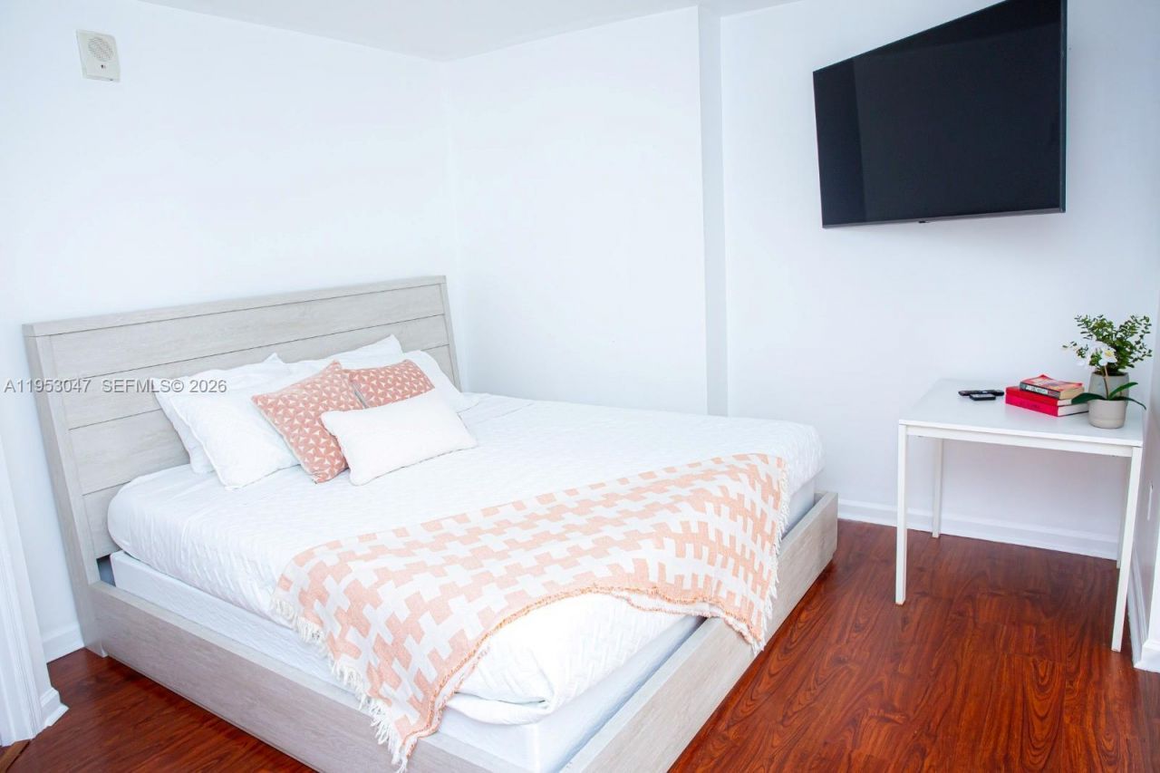 1200 Brickell Bay Dr, Unit 1901, Miami, FL 33131 Photo