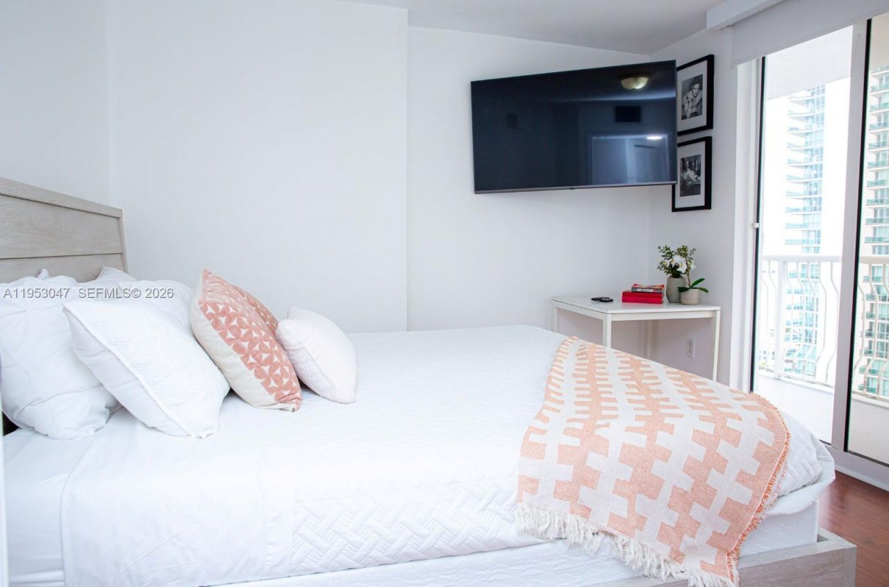 1200 Brickell Bay Dr, Unit 1901, Miami, FL 33131 Photo