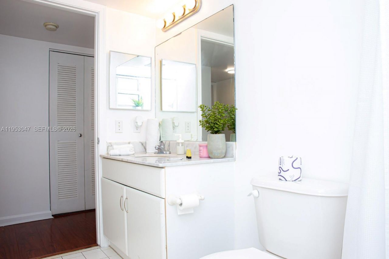 1200 Brickell Bay Dr, Unit 1901, Miami, FL 33131 Photo