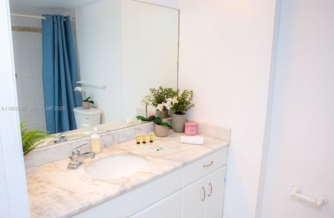 1200 Brickell Bay Dr, Unit 1901, Miami, FL 33131 Photo