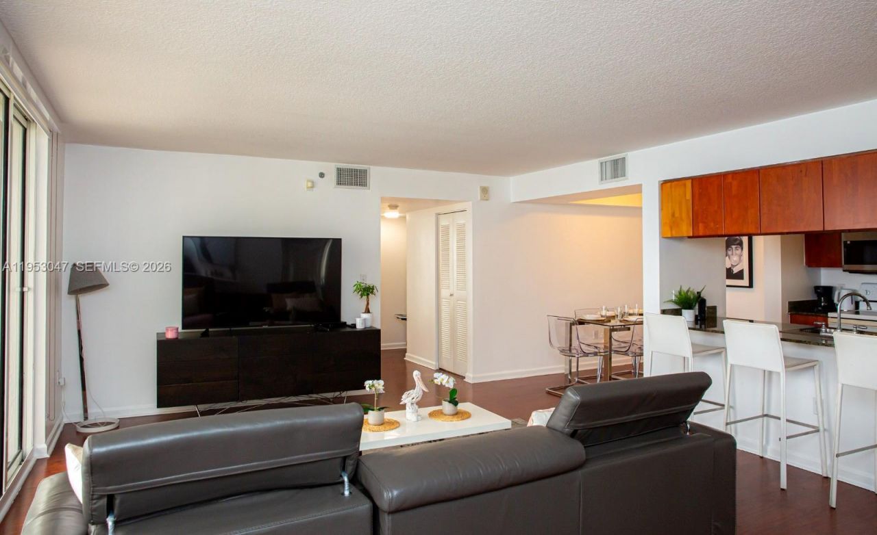 1200 Brickell Bay Dr, Unit 1901, Miami, FL 33131 Photo