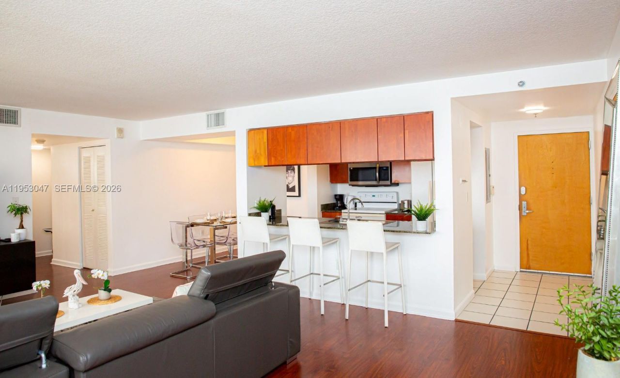 1200 Brickell Bay Dr, Unit 1901, Miami, FL 33131 Photo