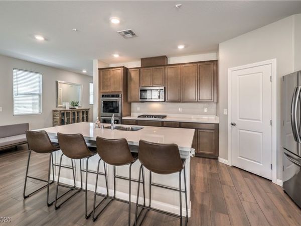 10646 Silver Pond Avenue, Las Vegas, NV 89135