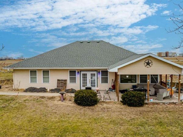 2010 Suffolk Road, Oskaloosa, IA 52577