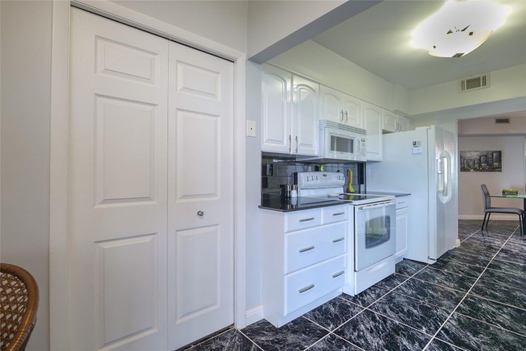 7100 Radice Court, Unit 708, Lauderhill, FL 33319 Photo