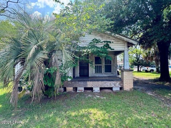 5295 Brown Street , Graceville, FL 32440