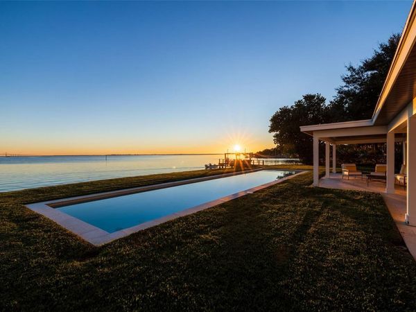 218 COLONY POINT ROAD S, ST PETERSBURG, FL 33705