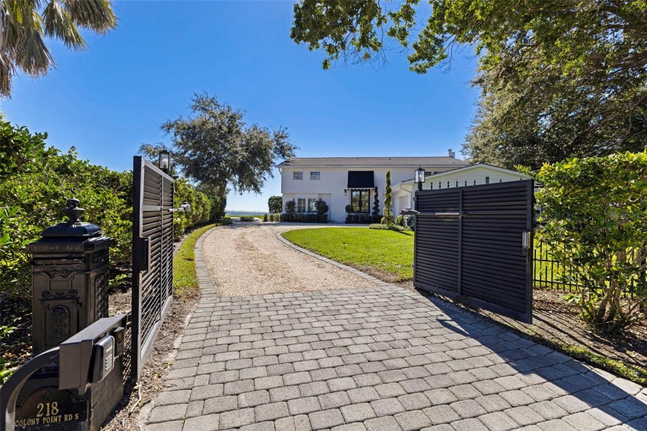 218 Colony Point Road S, Saint Petersburg, FL 33705 Photo