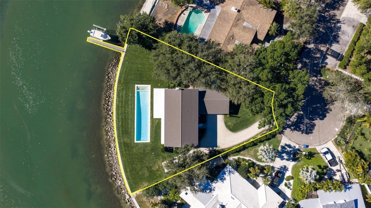 218 Colony Point Road S, Saint Petersburg, FL 33705 Photo