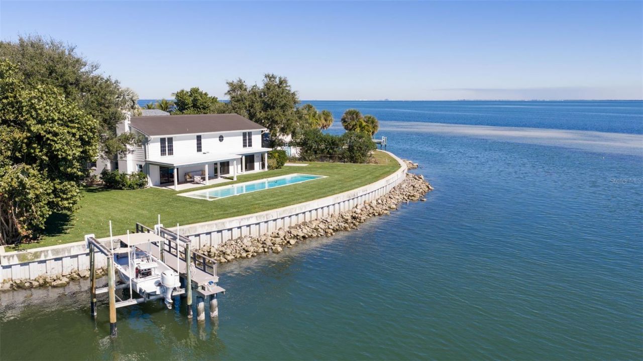 218 Colony Point Road S, Saint Petersburg, FL 33705 Photo