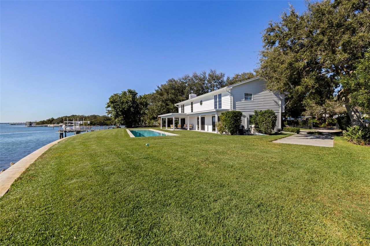 218 Colony Point Road S, Saint Petersburg, FL 33705 Photo