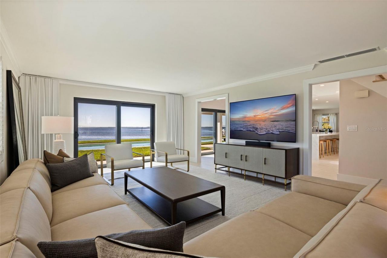 218 Colony Point Road S, Saint Petersburg, FL 33705 Photo