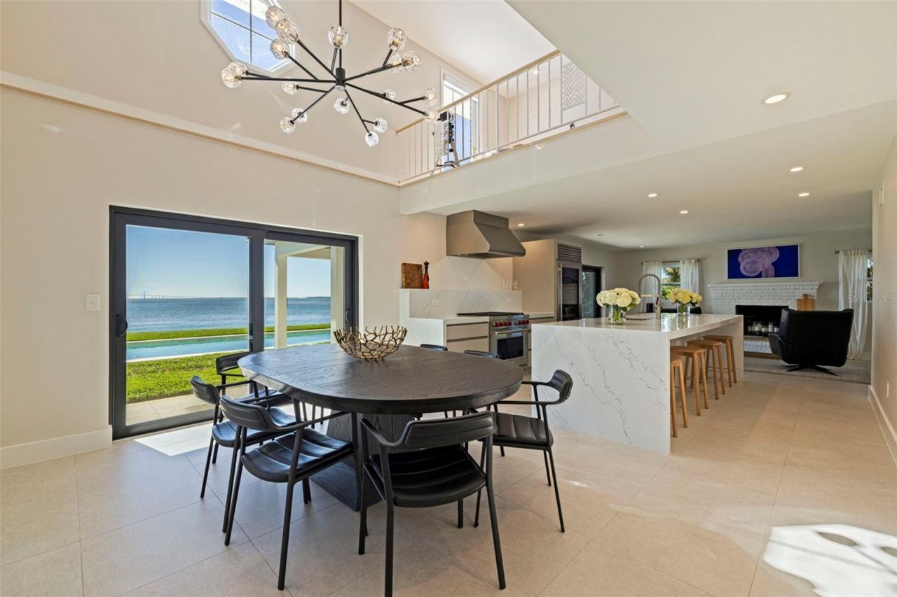 218 Colony Point Road S, Saint Petersburg, FL 33705 Photo