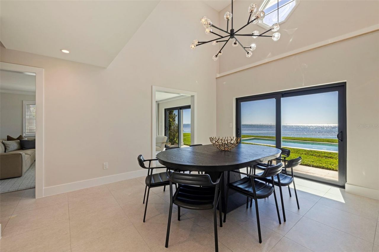 218 Colony Point Road S, Saint Petersburg, FL 33705 Photo