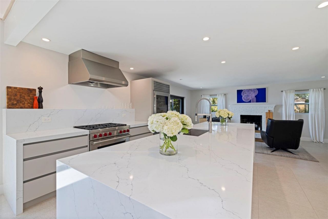 218 Colony Point Road S, Saint Petersburg, FL 33705 Photo