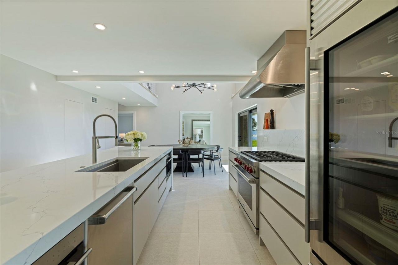 218 Colony Point Road S, Saint Petersburg, FL 33705 Photo