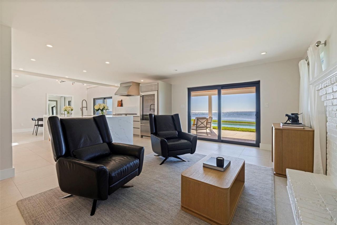 218 Colony Point Road S, Saint Petersburg, FL 33705 Photo