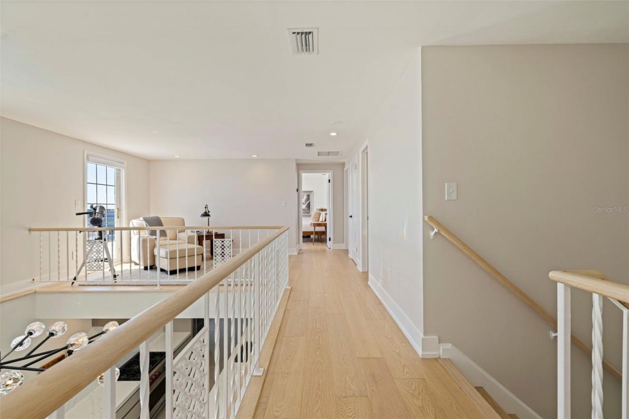 218 Colony Point Road S, Saint Petersburg, FL 33705 Photo