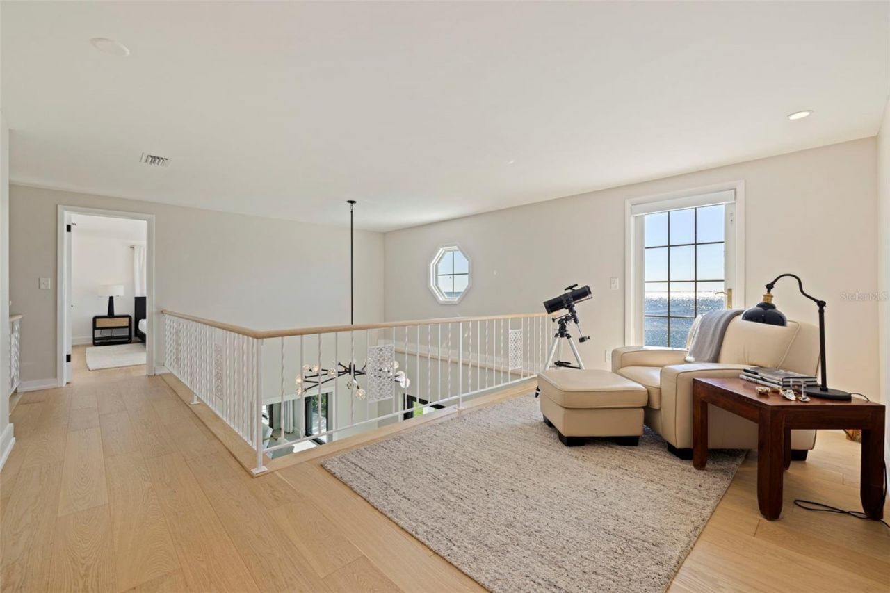 218 Colony Point Road S, Saint Petersburg, FL 33705 Photo