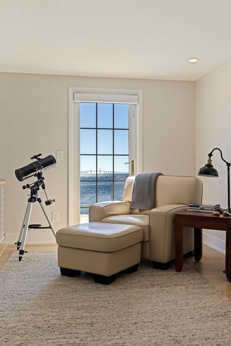 218 Colony Point Road S, Saint Petersburg, FL 33705 Photo