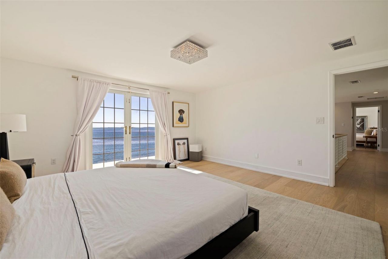 218 Colony Point Road S, Saint Petersburg, FL 33705 Photo