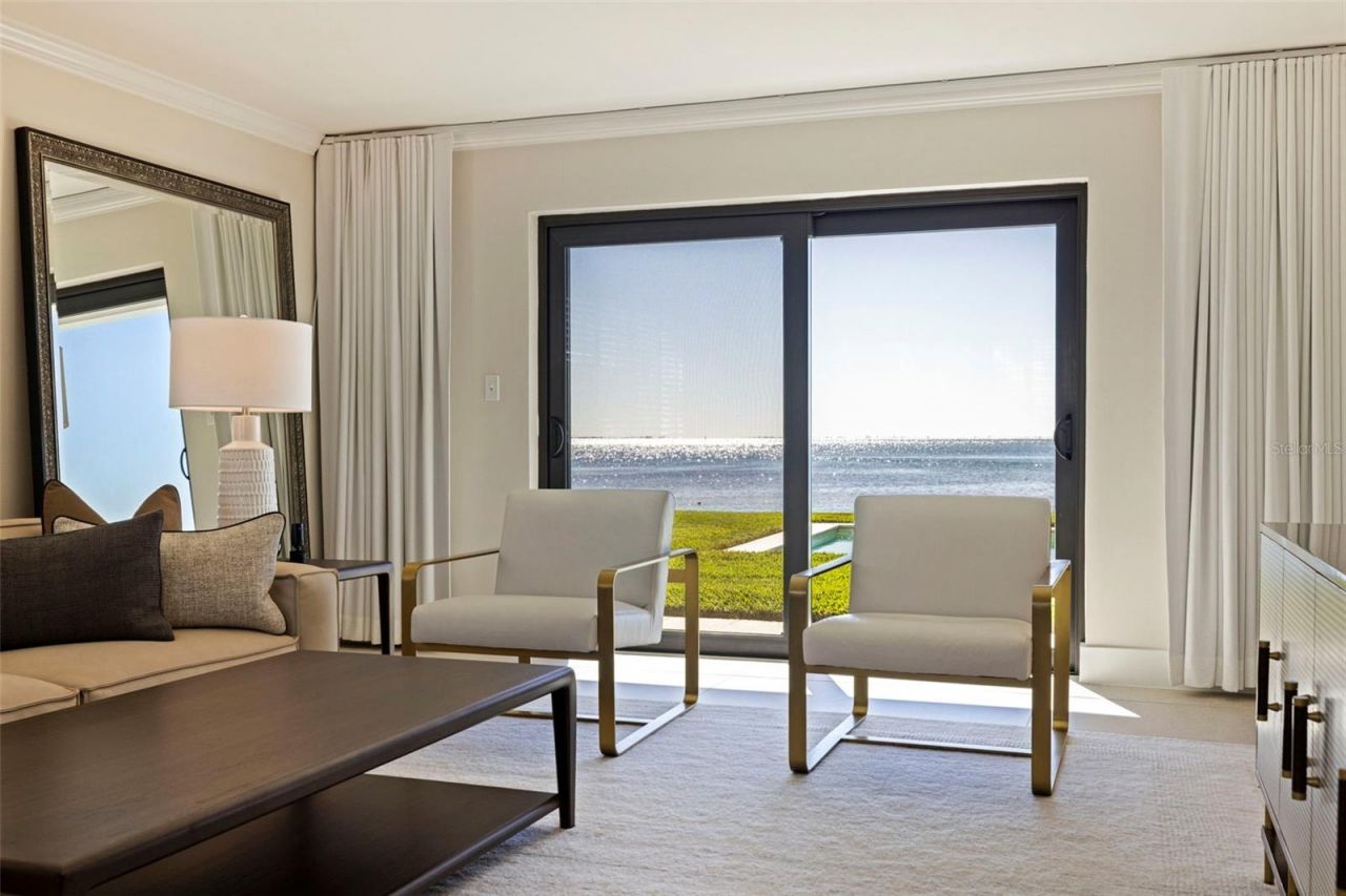 218 Colony Point Road S, Saint Petersburg, FL 33705 Photo