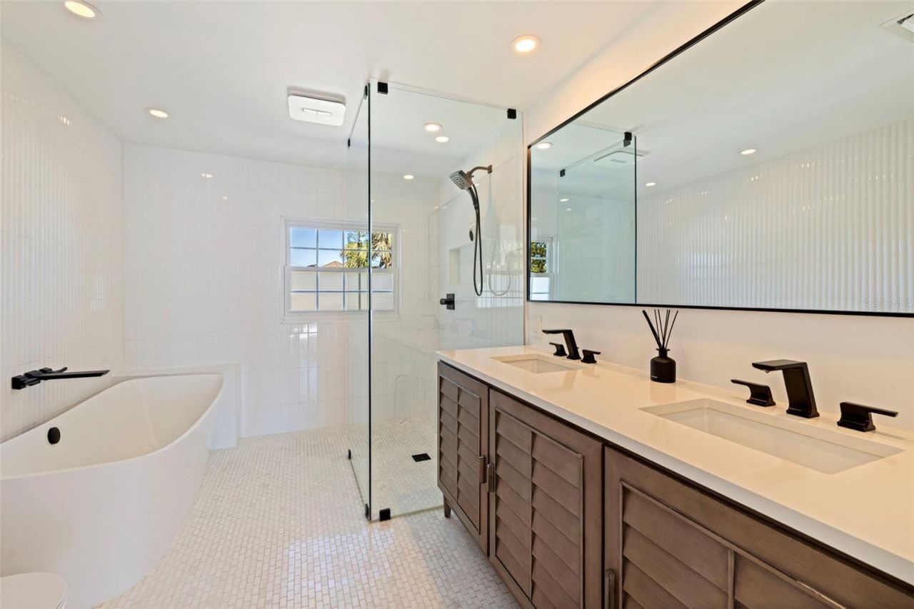 218 Colony Point Road S, Saint Petersburg, FL 33705 Photo