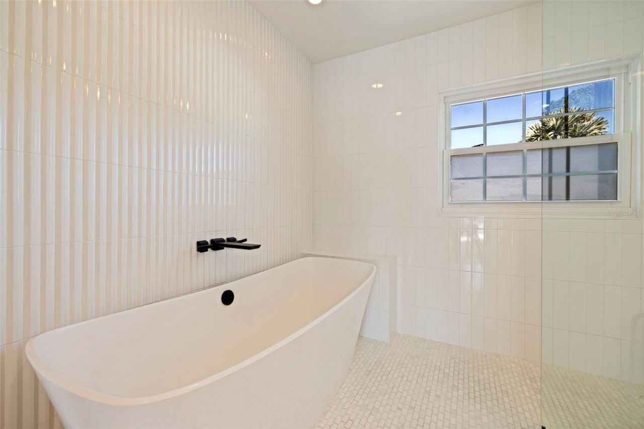 218 Colony Point Road S, Saint Petersburg, FL 33705 Photo