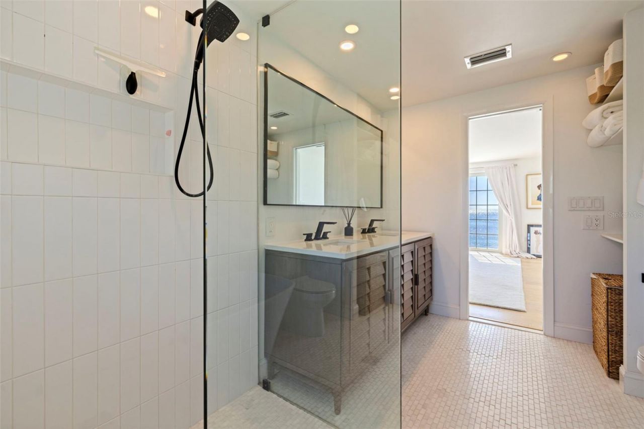 218 Colony Point Road S, Saint Petersburg, FL 33705 Photo