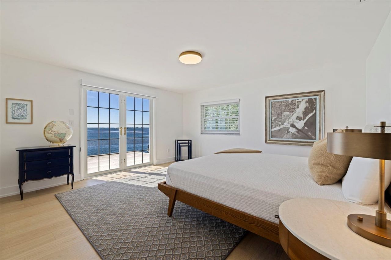 218 Colony Point Road S, Saint Petersburg, FL 33705 Photo