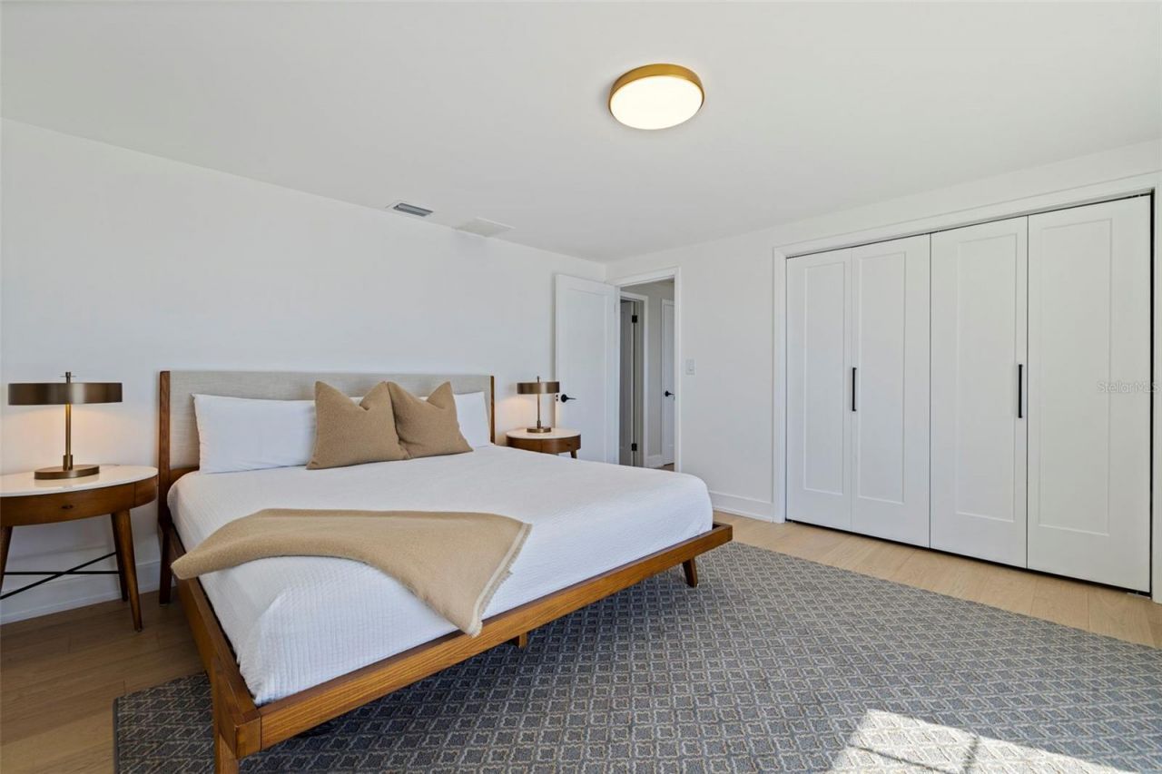 218 Colony Point Road S, Saint Petersburg, FL 33705 Photo